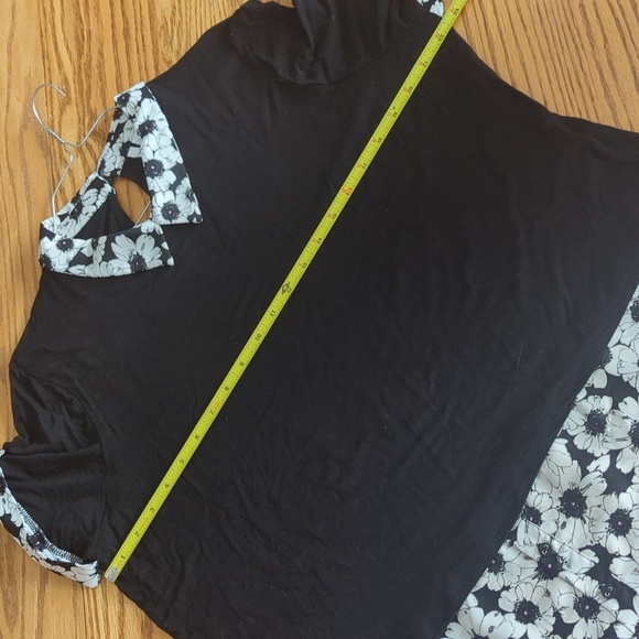 Elle Split Black Mock-Layer Collard Top Black Pink Floral Short Sleeve XL - Picture 9 of 10